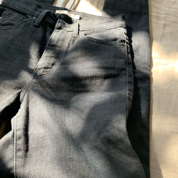 Mile-high black Levi’s skinny jeans - Picture 8 of 9